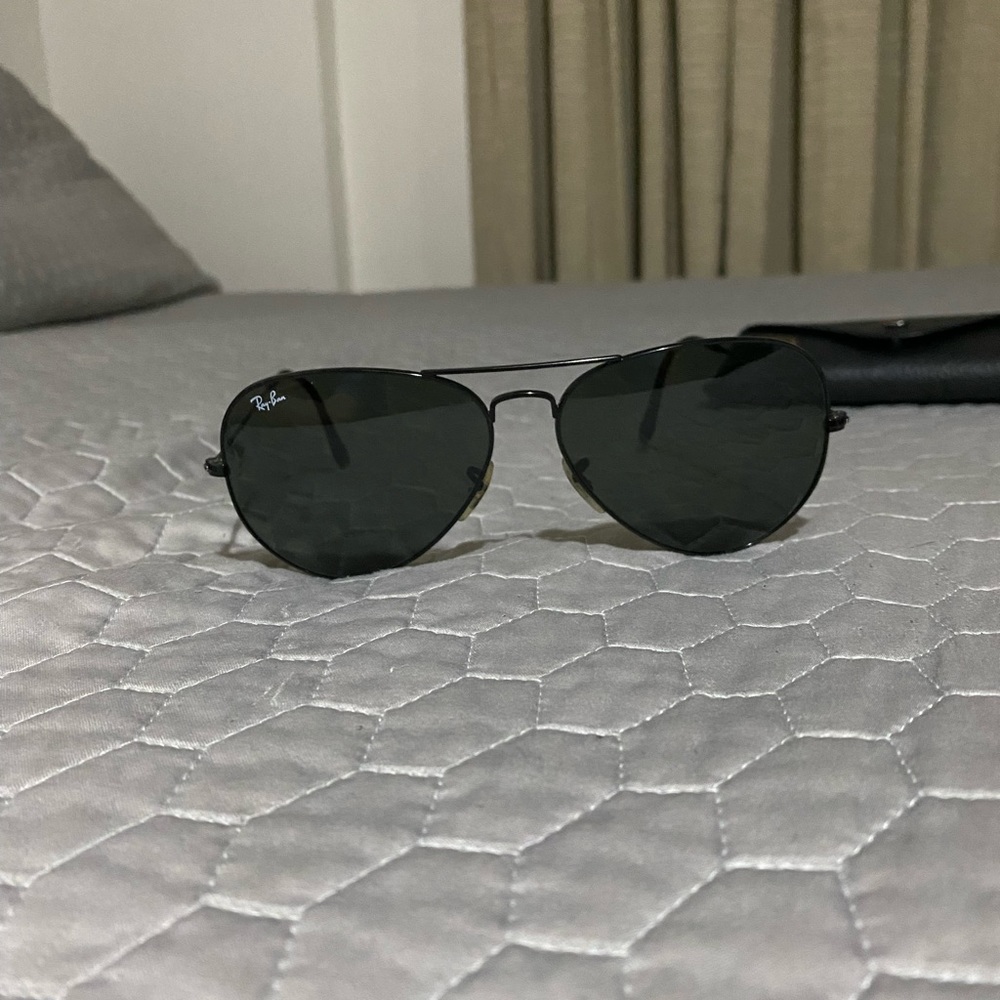 All black Ray ban aviator